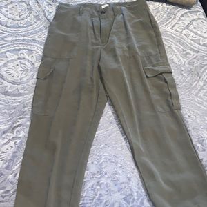 Khaki green capris pants